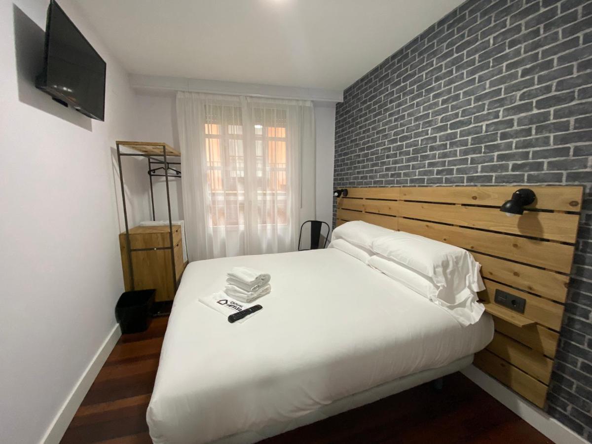 Casual Mardones Hotel Bilbao Ngoại thất bức ảnh A room at the hotel