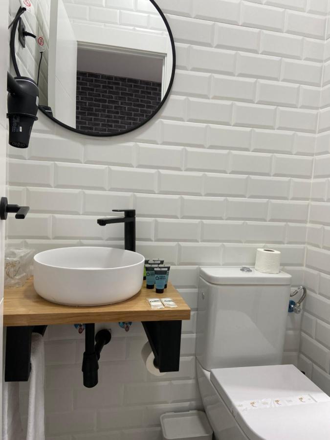 Casual Mardones Hotel Bilbao Ngoại thất bức ảnh Bathroom at the hotel