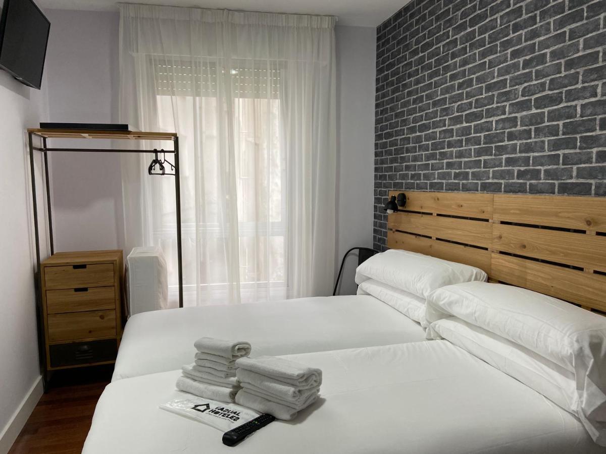Casual Mardones Hotel Bilbao Ngoại thất bức ảnh A room at the hotel