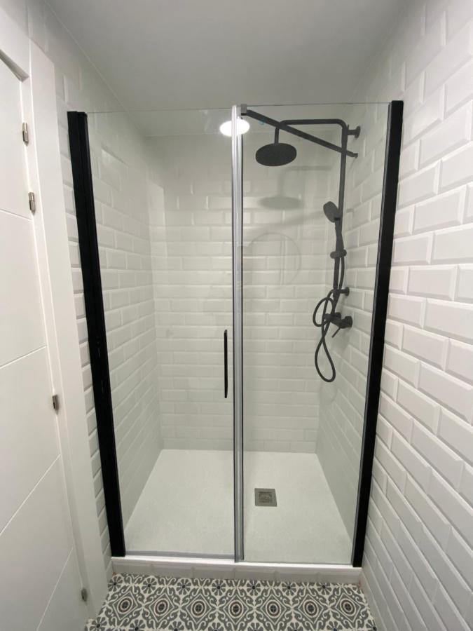 Casual Mardones Hotel Bilbao Ngoại thất bức ảnh A shower cubicle