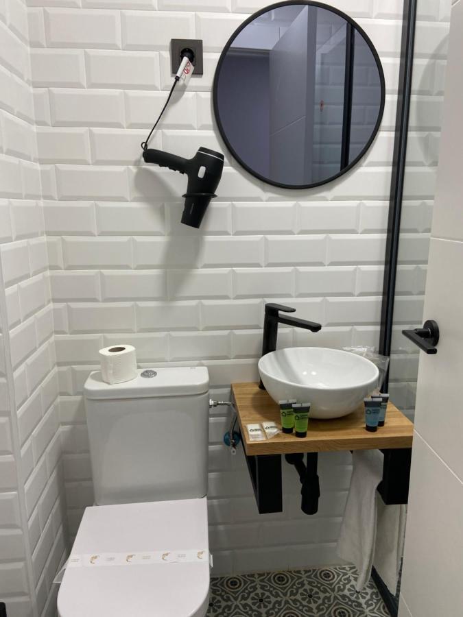 Casual Mardones Hotel Bilbao Ngoại thất bức ảnh Bathroom in a hotel