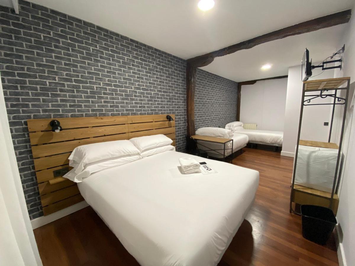 Casual Mardones Hotel Bilbao Ngoại thất bức ảnh A room at the hotel