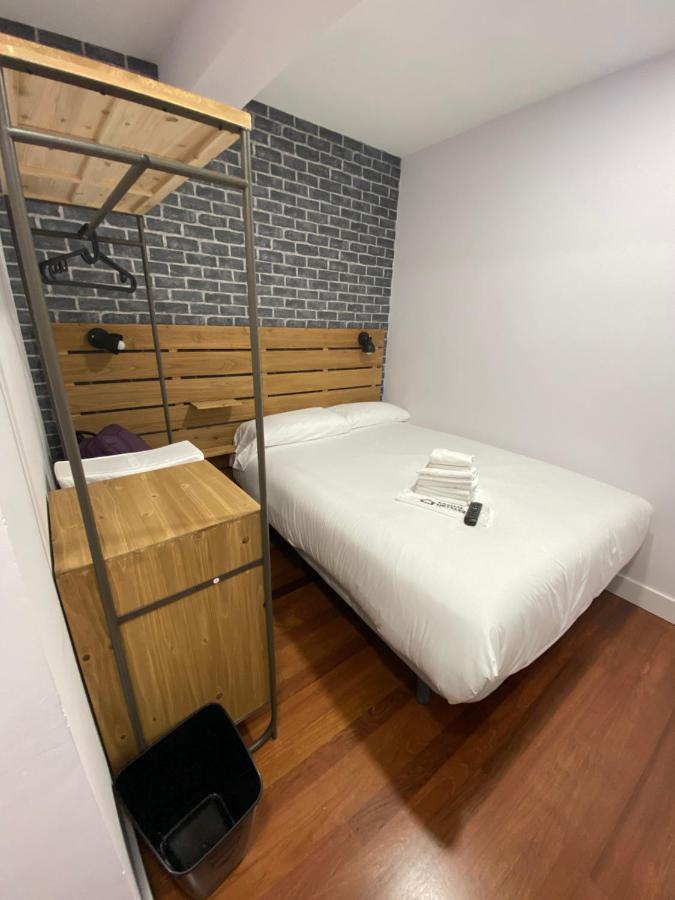 Casual Mardones Hotel Bilbao Ngoại thất bức ảnh A room at the hotel
