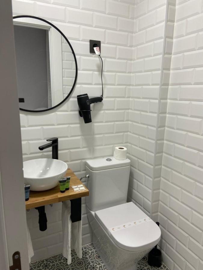 Casual Mardones Hotel Bilbao Ngoại thất bức ảnh Bathroom in a hotel