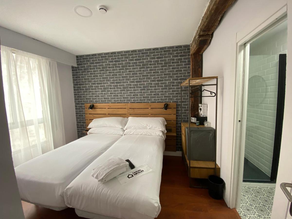 Casual Mardones Hotel Bilbao Ngoại thất bức ảnh A room at the hotel