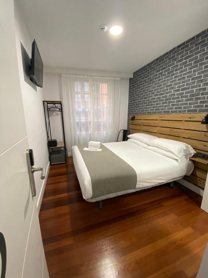 Casual Mardones Hotel Bilbao Ngoại thất bức ảnh A room at the hotel
