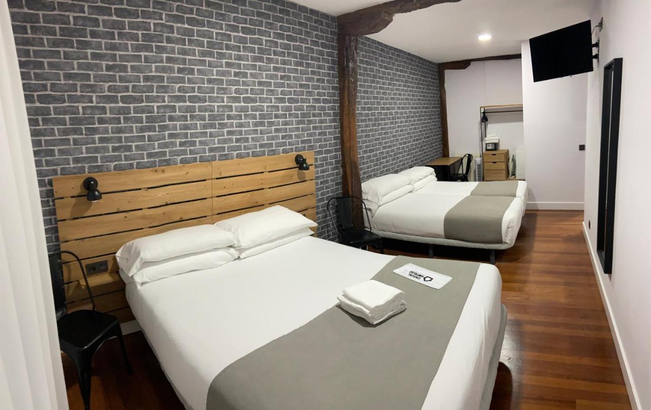Casual Mardones Hotel Bilbao Ngoại thất bức ảnh A room at the hotel