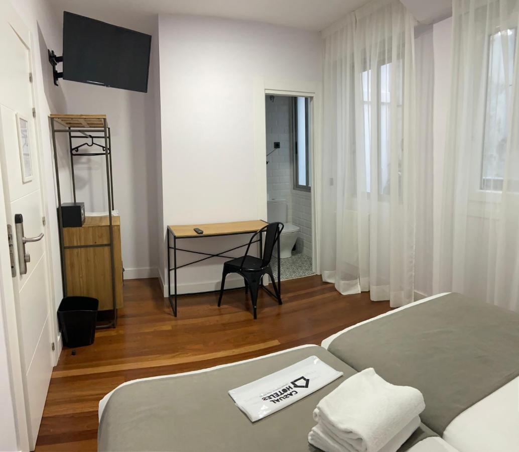 Casual Mardones Hotel Bilbao Ngoại thất bức ảnh A room at the hotel